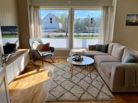 Leilighet sentralt på Senja Apartment in Nordland, Norway