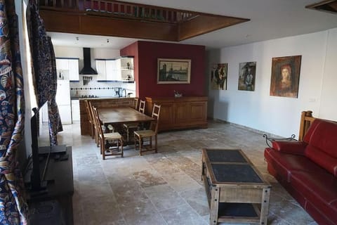 Kitchen or kitchenette, Seating area, Dining area