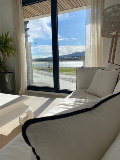 Natural landscape, View (from property/room), Balcony/Terrace, Living room, Photo of the whole room