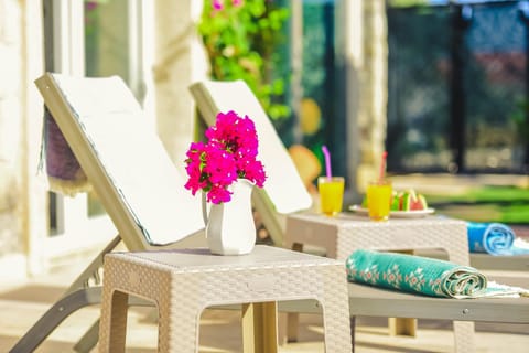 Patio, Day, Garden, Garden view, Swimming pool, sunbed