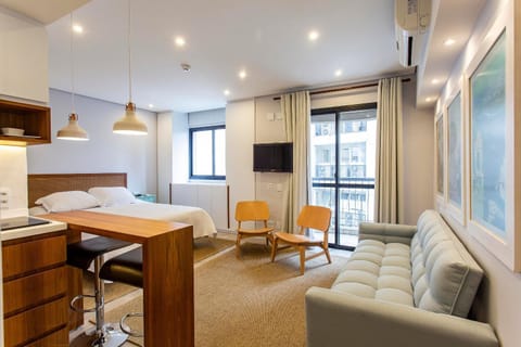 TV and multimedia, Photo of the whole room, air conditioner