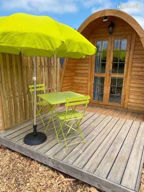 Property building, Patio, Balcony/Terrace, Dining area