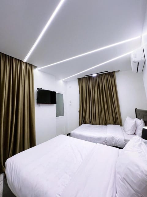Communal lounge/ TV room, Bed, TV and multimedia, Photo of the whole room, Evening entertainment, Bedroom