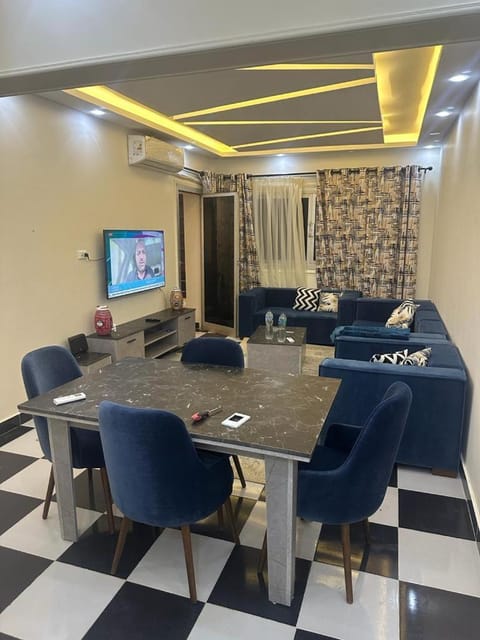 Communal lounge/ TV room, TV and multimedia, Living room, Seating area, Evening entertainment