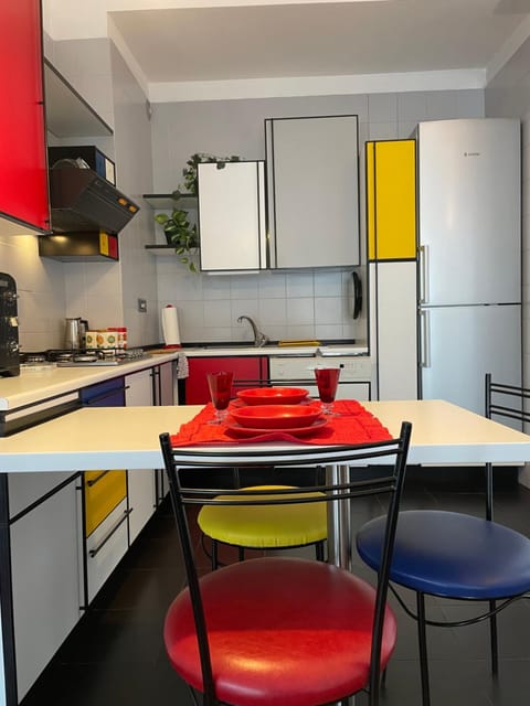 Kitchen or kitchenette, Living room, Seating area, Dining area, pet friendly, stove