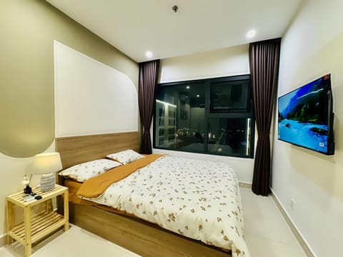 Bed, TV and multimedia, Photo of the whole room, Bedroom, towels
