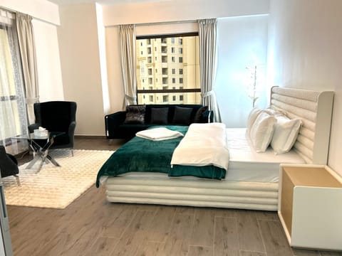 Bed, Photo of the whole room, Seating area, Bedroom