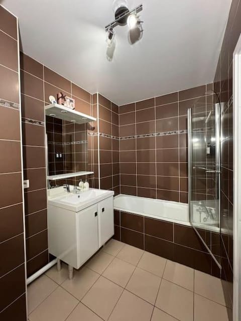 Appartement VILLA NOVA proche de Paris-Stade de France Apartment in Drancy