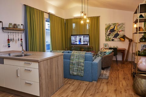 TV and multimedia, Kitchen or kitchenette, Living room, Seating area