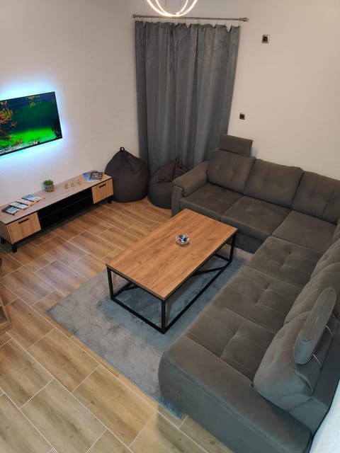 TV and multimedia, Living room, Seating area, Evening entertainment