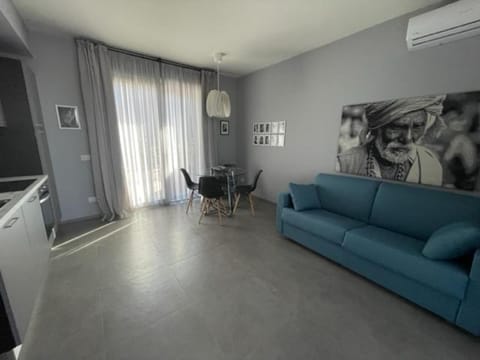 TV and multimedia, Kitchen or kitchenette, Living room, air conditioner