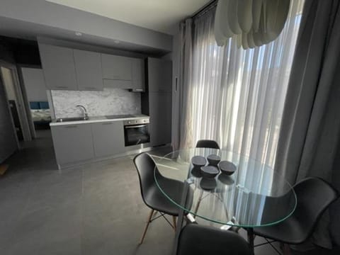 Kitchen or kitchenette, Dining area, pet friendly, stove