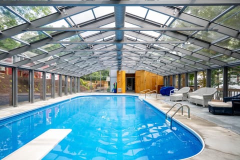 Lake house w/ indr pool and jacuzzi House in Canandaigua Lake