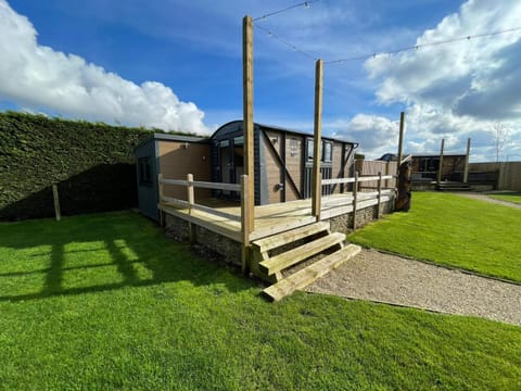 Property building, Spring, Day, Natural landscape, Garden, Garden, Garden view