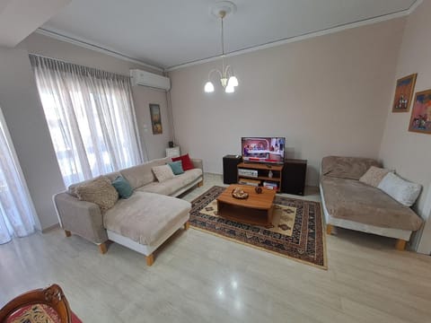 TV and multimedia, Living room, Seating area, air conditioner