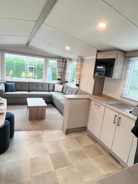 Kitchen or kitchenette, Living room, Seating area, minibar