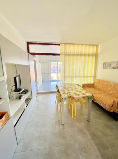 Living room, Photo of the whole room