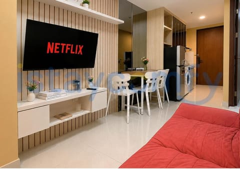 TV and multimedia, Living room, Seating area, Dining area, Evening entertainment
