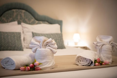 Bed, towels