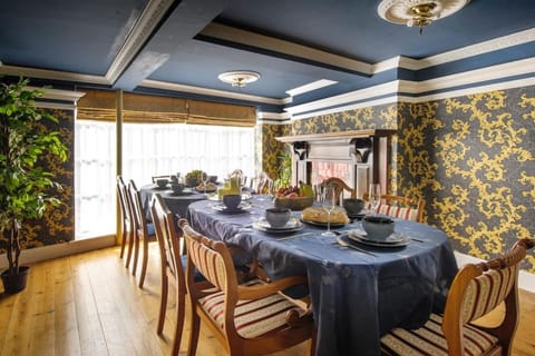 Luxury 2 Bed Manor House With Hot Tub, Cinema Room, Sky TV House in Uttlesford