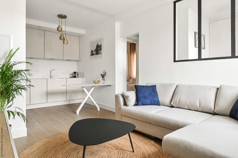 Kitchen or kitchenette, Living room