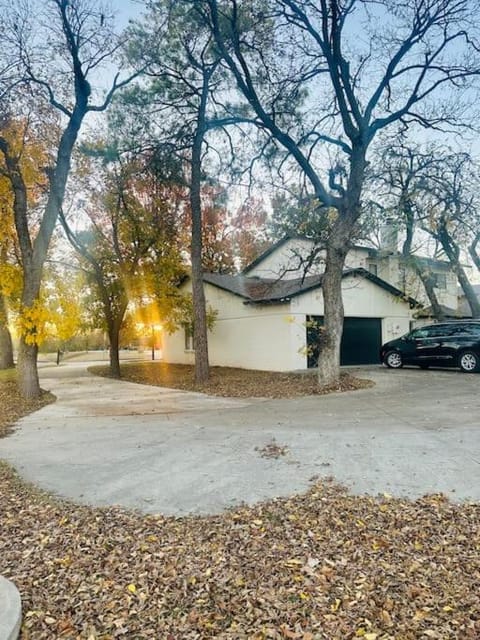 Neighbourhood, Natural landscape, Parking