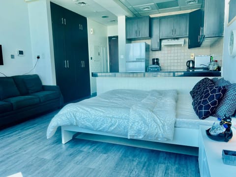 Panoramic Sea View Studio Apartment in Abu Dhabi