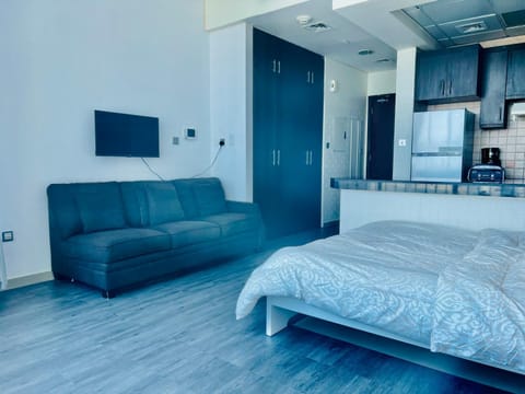 Panoramic Sea View Studio Apartment in Abu Dhabi