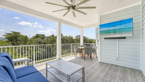 NEW! SaltWater Serenity less than 500ft to AMI, Canal Front! House in Cortez