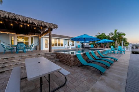 Royal Palm Paradise! Waterfront, Private Pool & Hot Tub, Boat Dock! House in Cortez
