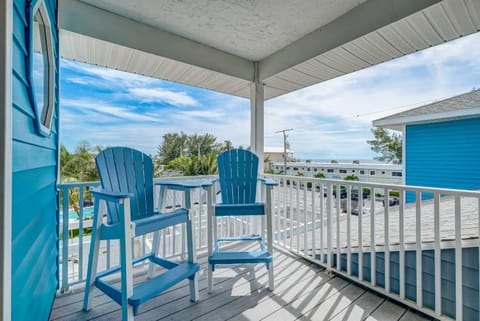 Sea Site Retreat Unit B! Great attractions nearby! Short walk to the beach! House in Bradenton Beach