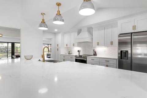 Tropical Tranquility! Luxury pool home with lakefront view just minutes from the beach! House in Bradenton