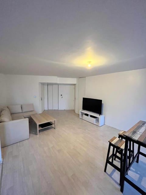 TV and multimedia, Living room, Dining area