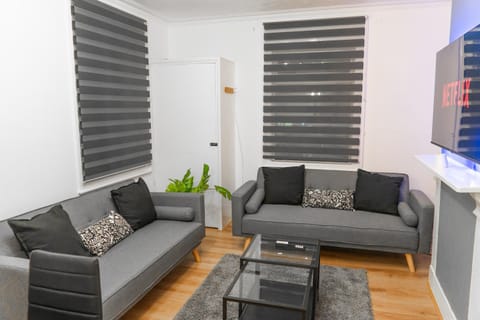 Communal lounge/ TV room, TV and multimedia, Living room