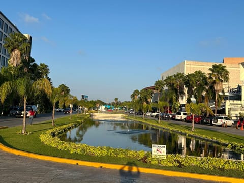 Lake view, Street view, Location