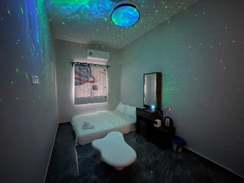 Photo of the whole room, Bedroom