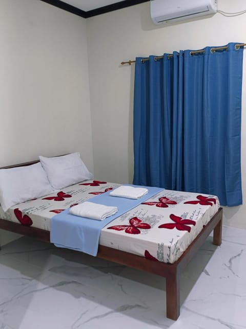 Bed, Photo of the whole room, Bedroom, towels, air conditioner