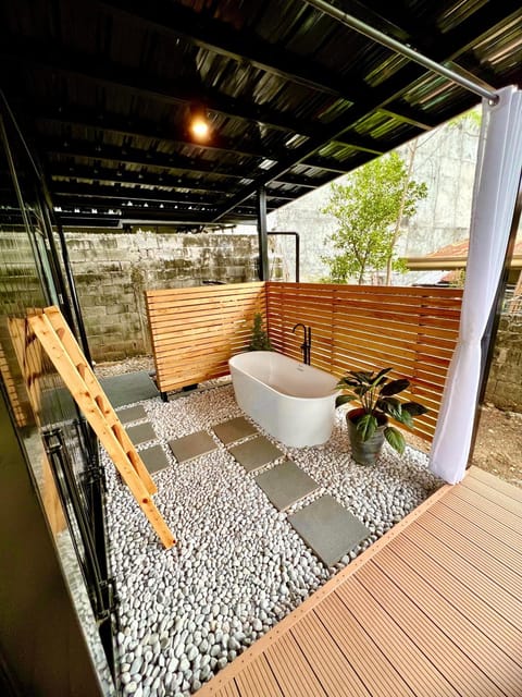 Patio, Hot Tub, Hot Tub, Balcony/Terrace, Bath