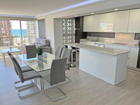 Kitchen or kitchenette, Living room, Seating area, Dining area, minibar