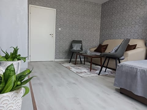 Photo of the whole room, Seating area, Bedroom