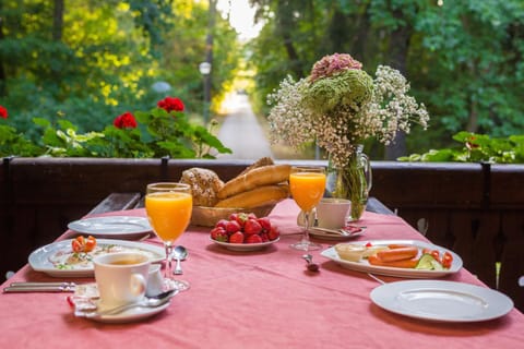 Day, Natural landscape, Summer, Breakfast