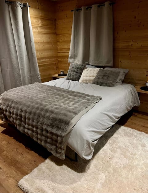 Nouveau chalet d'architecte Le Lauzaret sauna et jacuzzi Villard-Reculas Chalet in Provence-Alpes-Côte d'Azur