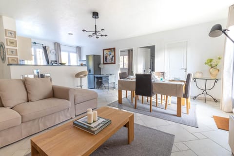 Living room, Dining area