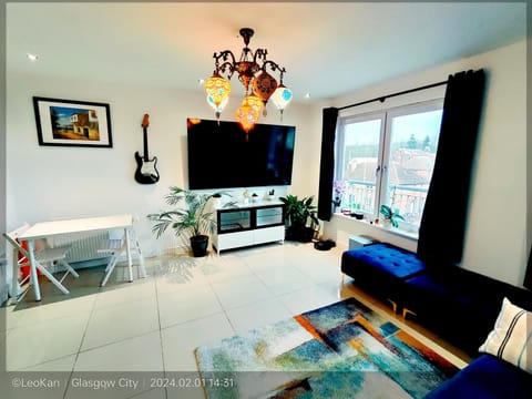 Communal lounge/ TV room, TV and multimedia, Living room, Photo of the whole room, Seating area, Dining area, Evening entertainment