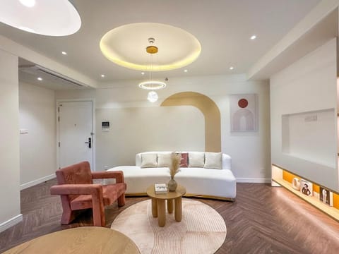 Bed, Living room, Photo of the whole room, Seating area, Bedroom