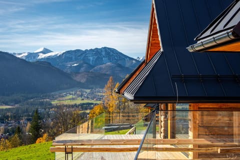 Property building, Nearby landmark, Spring, Day, Natural landscape, View (from property/room), Balcony/Terrace, Landmark view, Mountain view, Mountain view