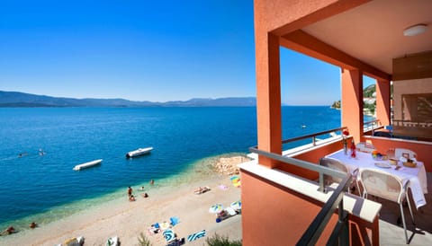 Balcony/Terrace, Decorative detail, Beach, Area and facilities