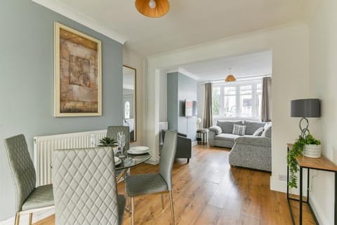 Living room, Photo of the whole room, Seating area