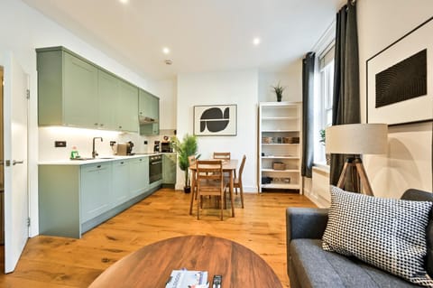 Kitchen or kitchenette, Living room, Dining area, oven