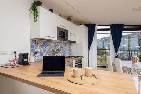 Coffee/tea facilities, Kitchen or kitchenette, Dining area, minibar, pet friendly, stove